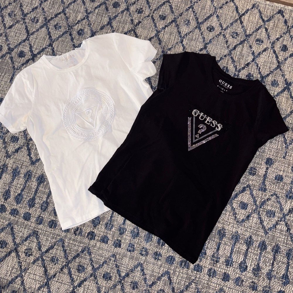 GUESS T-Shirts (2)